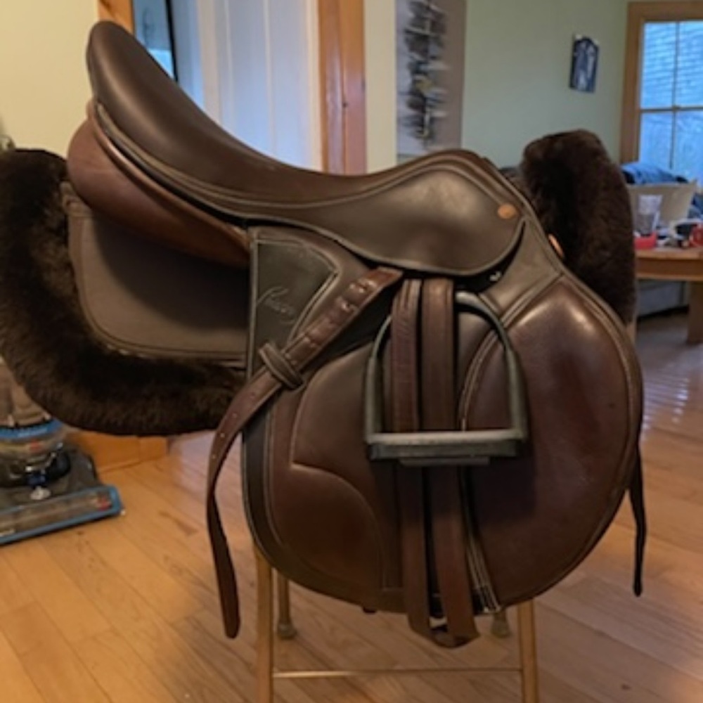 17” Pessoa Pro Vivaldi II close contact saddle, half deep seat.
